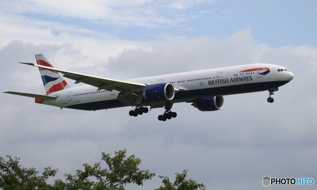 BRITISH 777-336 到着　	
