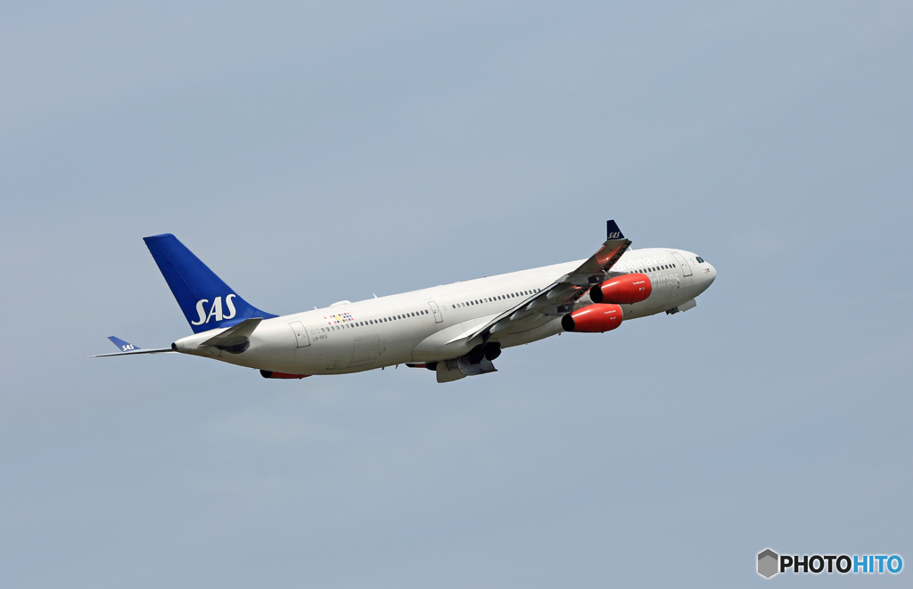 離陸　SAS A340-313 LN-RKG