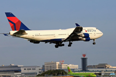 DELTA 747-400N671US 到着　