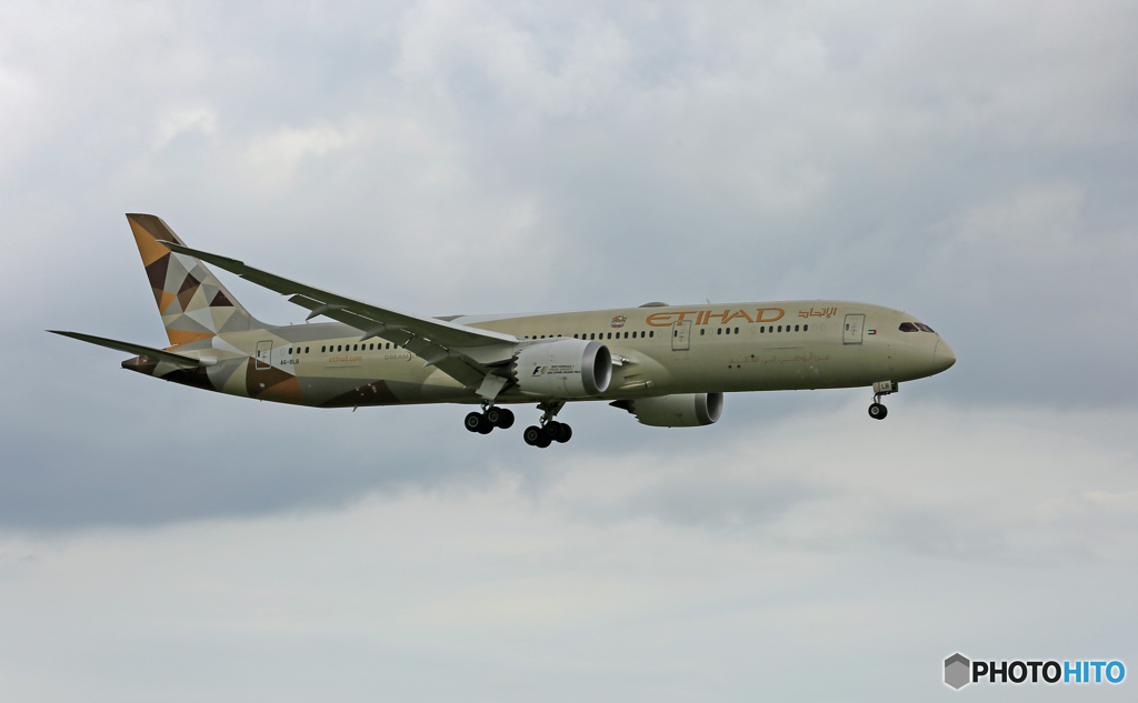 「☁」 ETIHAD 787-9 A6-BLB Landing