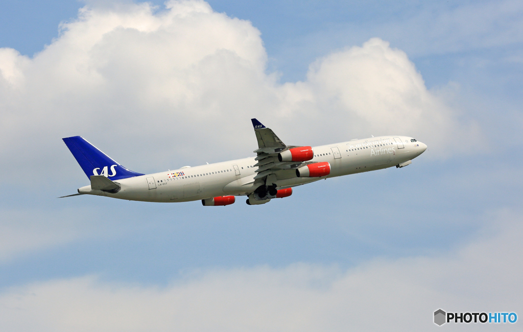 離陸 SAS A340-313 LN-RKF