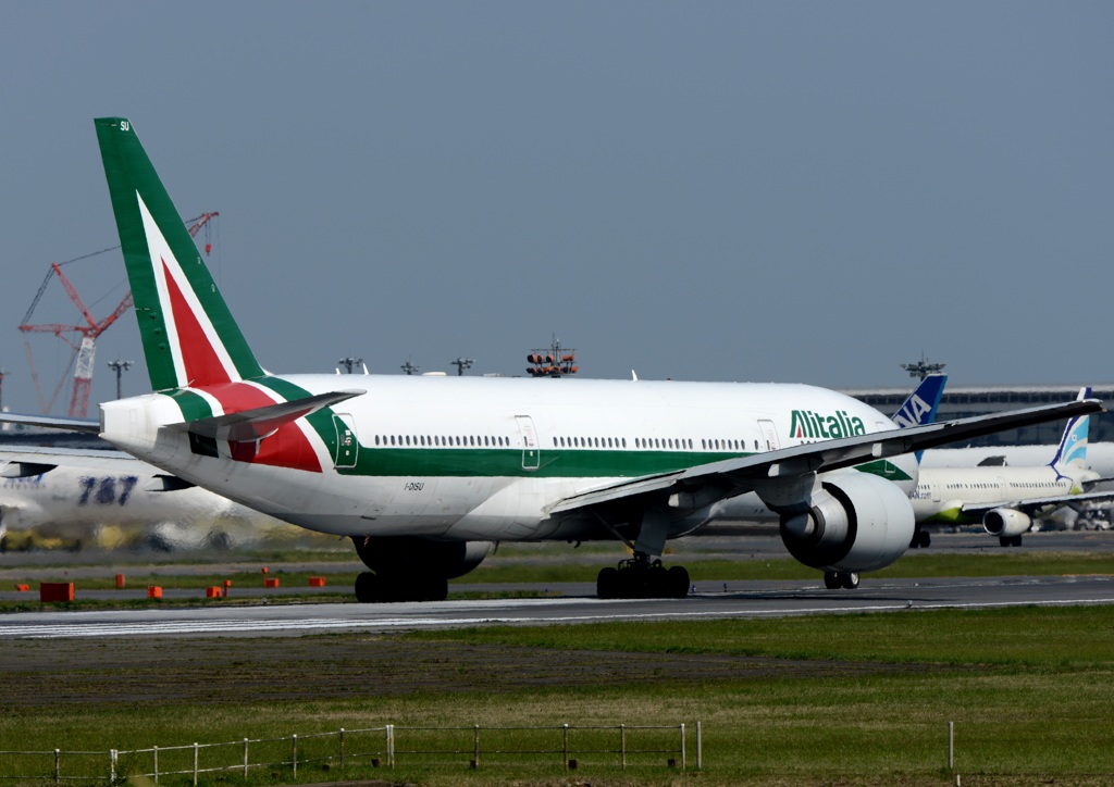 Alitalia 777-243 出発　