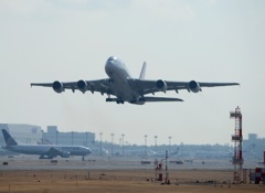 離陸 THAI A380-841