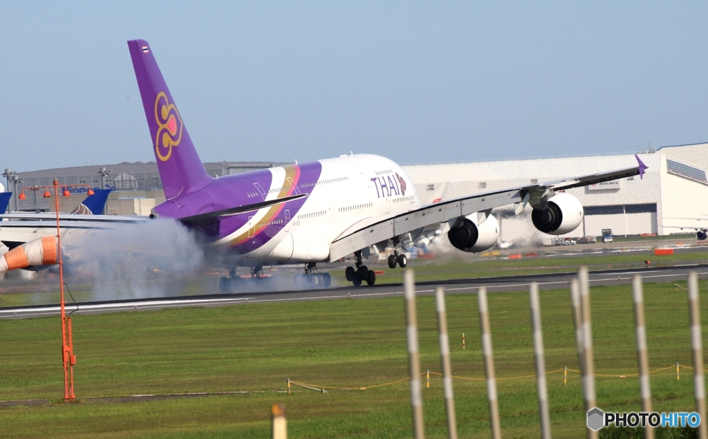 着陸　THAI A380-841