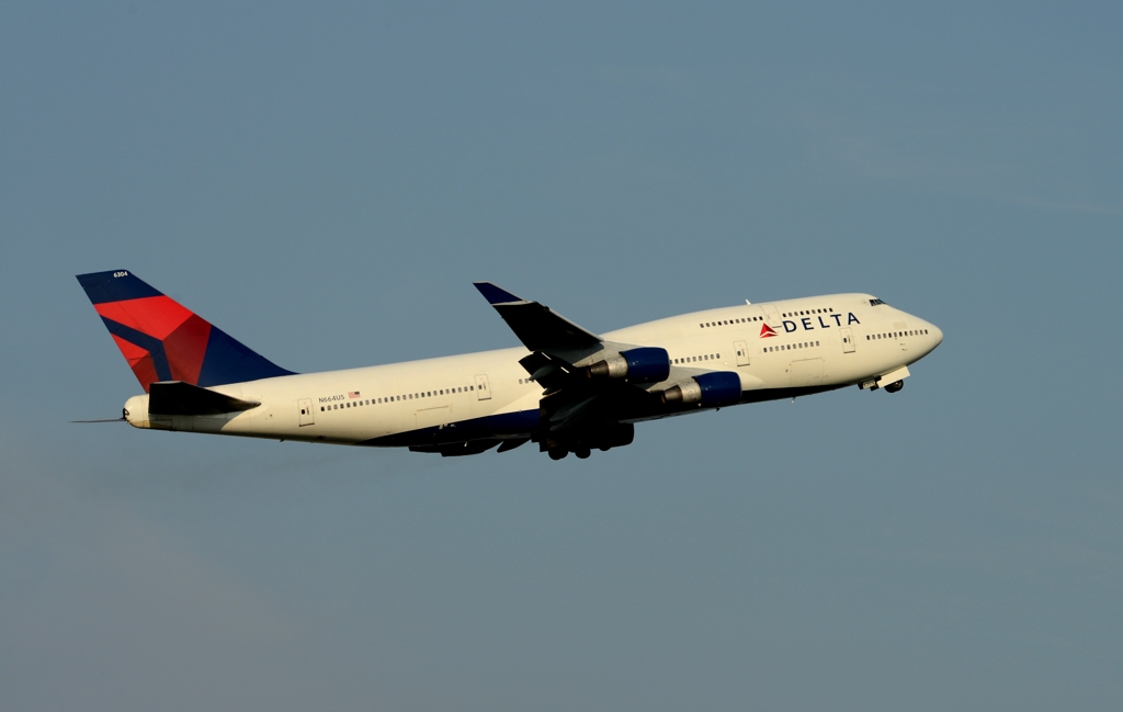 離陸（205）DELTA 747-400 