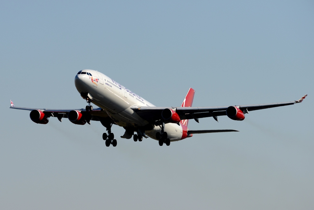 離陸（448）virgin Airbus A340-313 