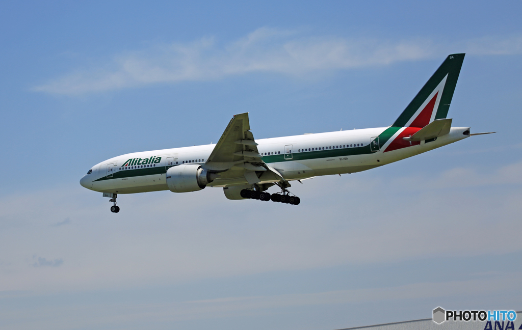 到着 Alitalia 777-200 EI-ISA