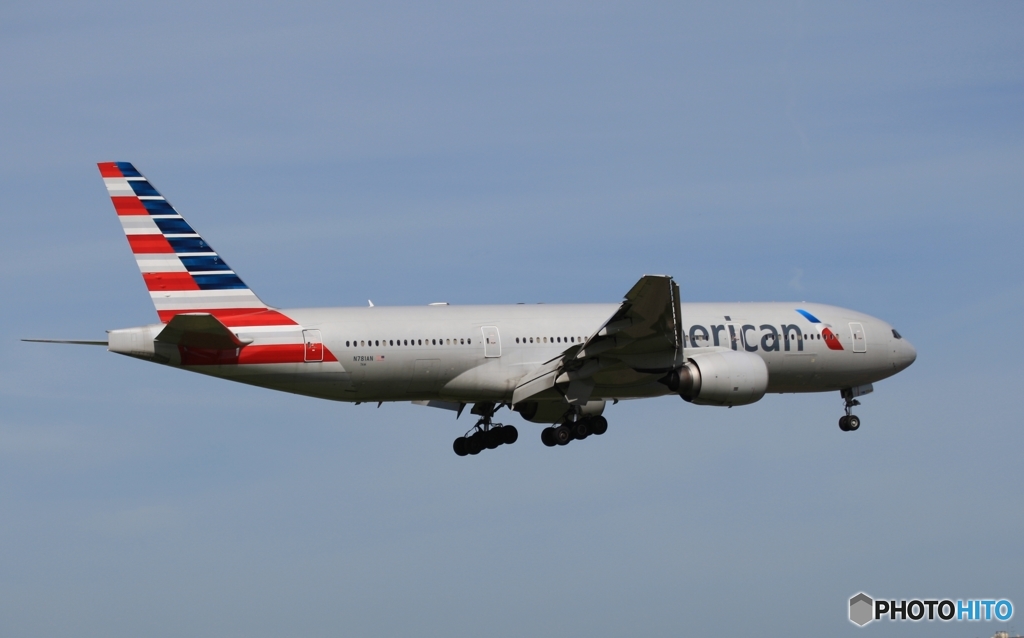 到着　American 777-223