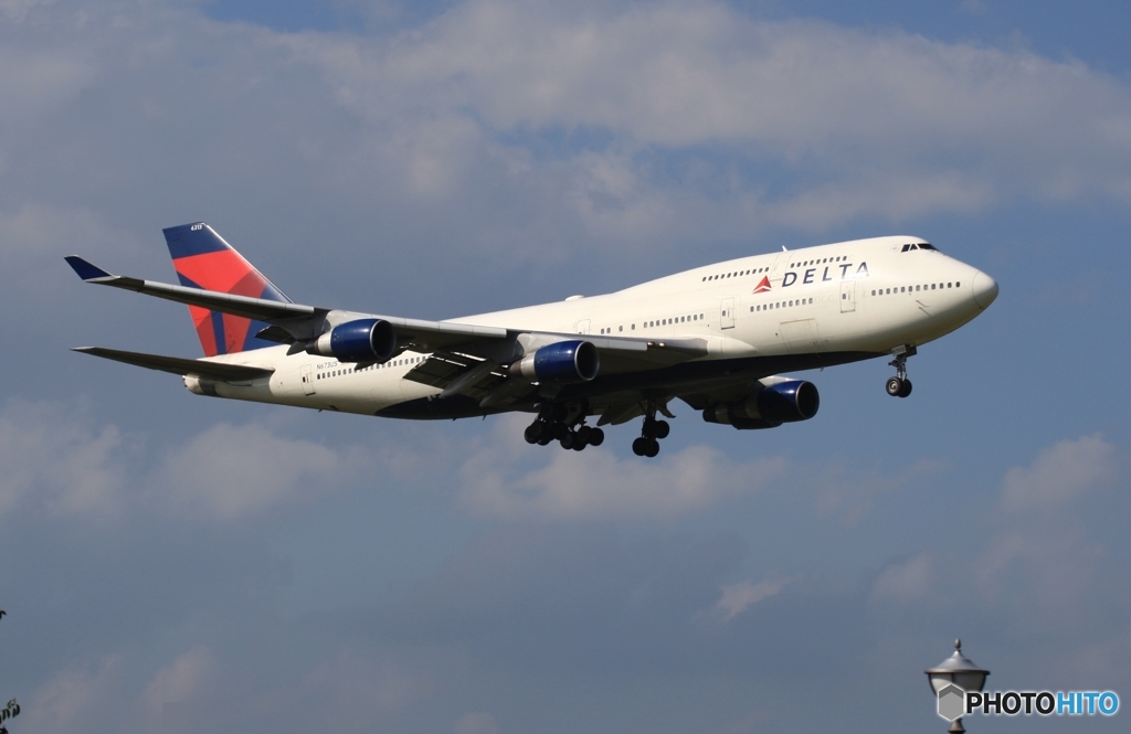 DELTA 747-400 到着　