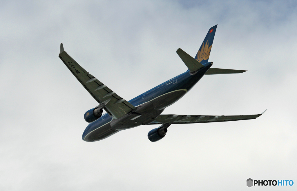 飛び立ち vietnam A330-223 VN-A379