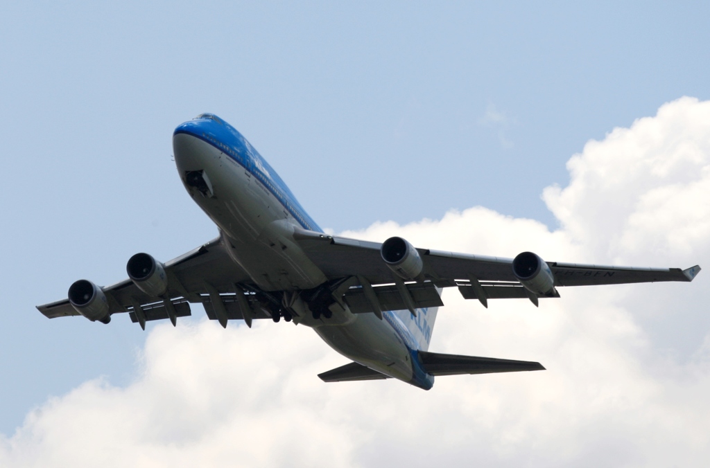 出発　KLM 747-400 