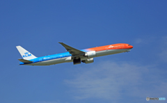 飛行KLM オレンジプライド 777-306 PH-BVA　
