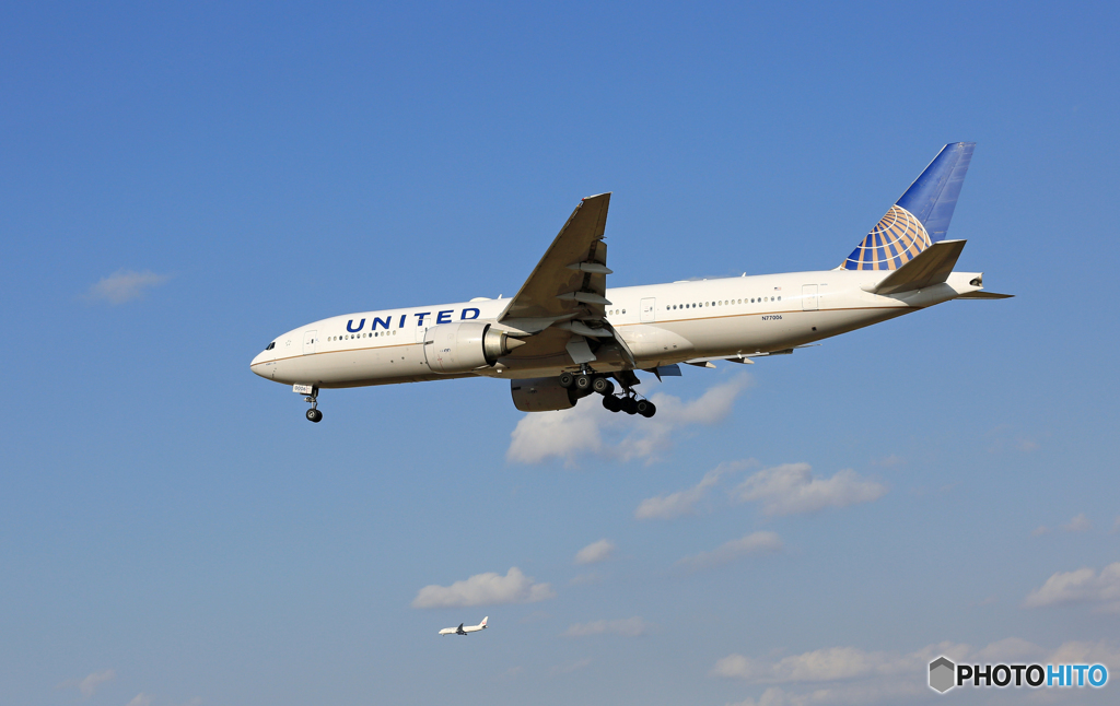 「良い空～」 UNITED 777-224 N77006着陸 