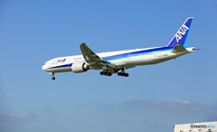 到着 ANA 777-381 JA782A