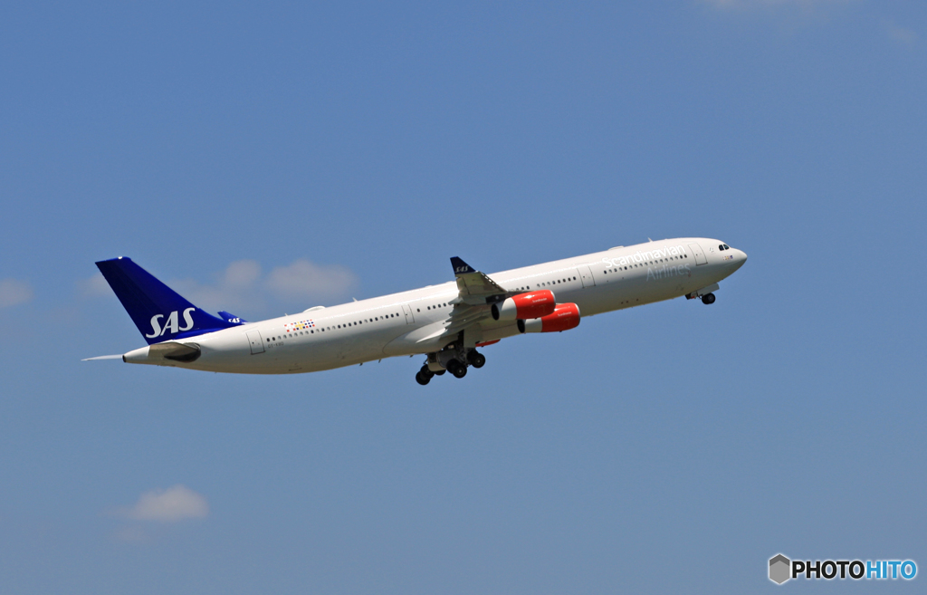 [青い空]　SAS A340-313 OY-KBD