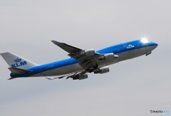 KLM 747-400 飛び立ち　