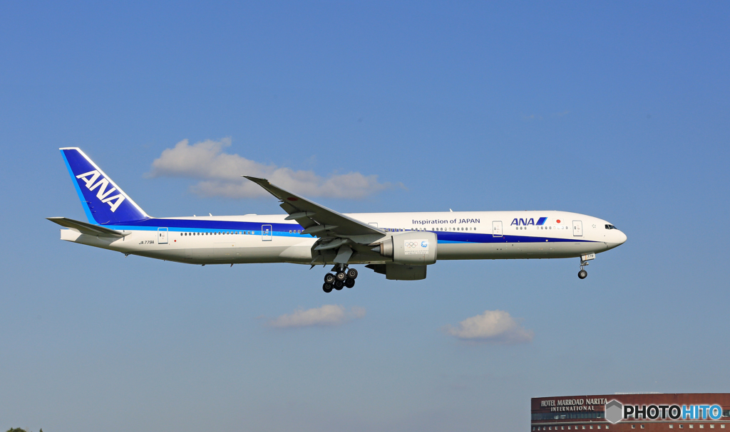 着陸 ANA オリンピック777-381 JA779A