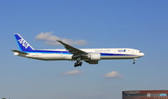 着陸 ANA オリンピック777-381 JA779A