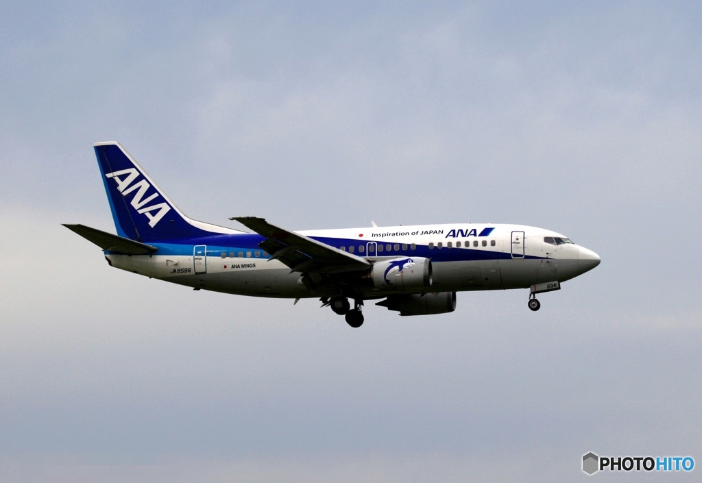 ANA 737-500 到着　