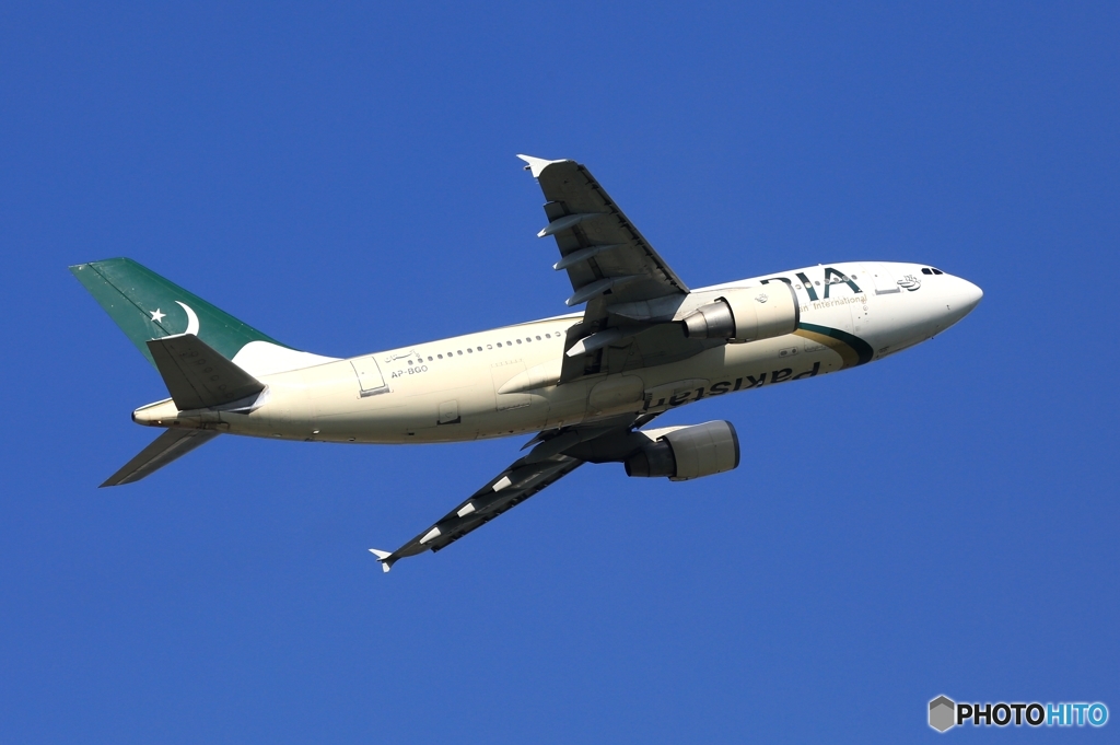 PIA A310-300 飛び立ち