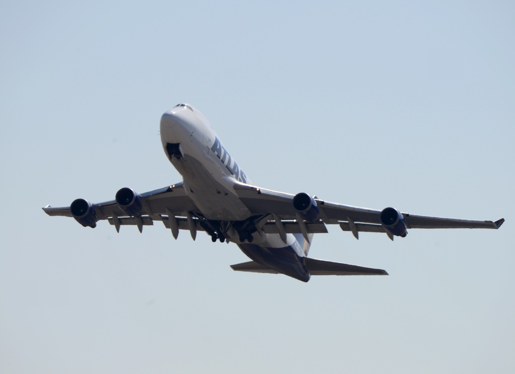 離陸 ATLAS 747-47UF