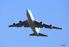 離陸　KOREAN 747-400 HL7492