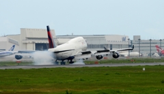 着陸（132）Delta 747-400 