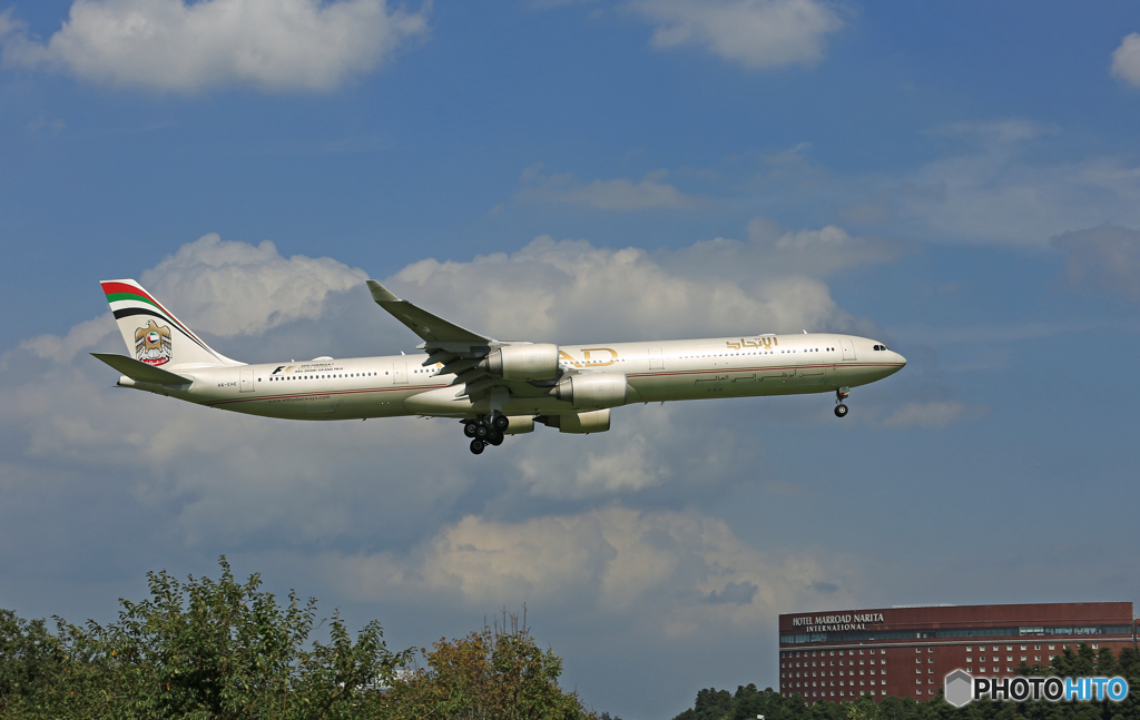 ETIHAD A340-642 A6-EHE 到着 