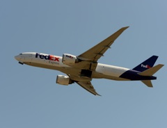 離陸  FedEx 777-FS2 