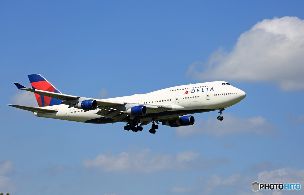 「青色が好き」 DELTA 747-400 N667US 着陸