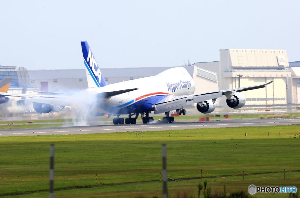 到着  NCA 747-8KZF