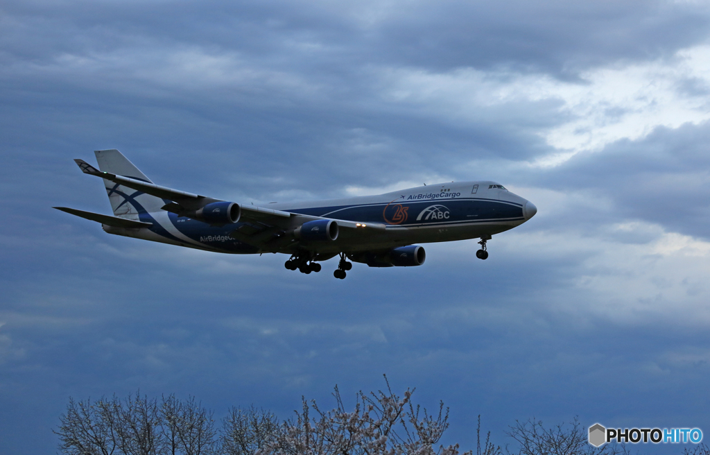 「スカイ」Air Bridge Cargo 747-4KZF VQ-BIA到着