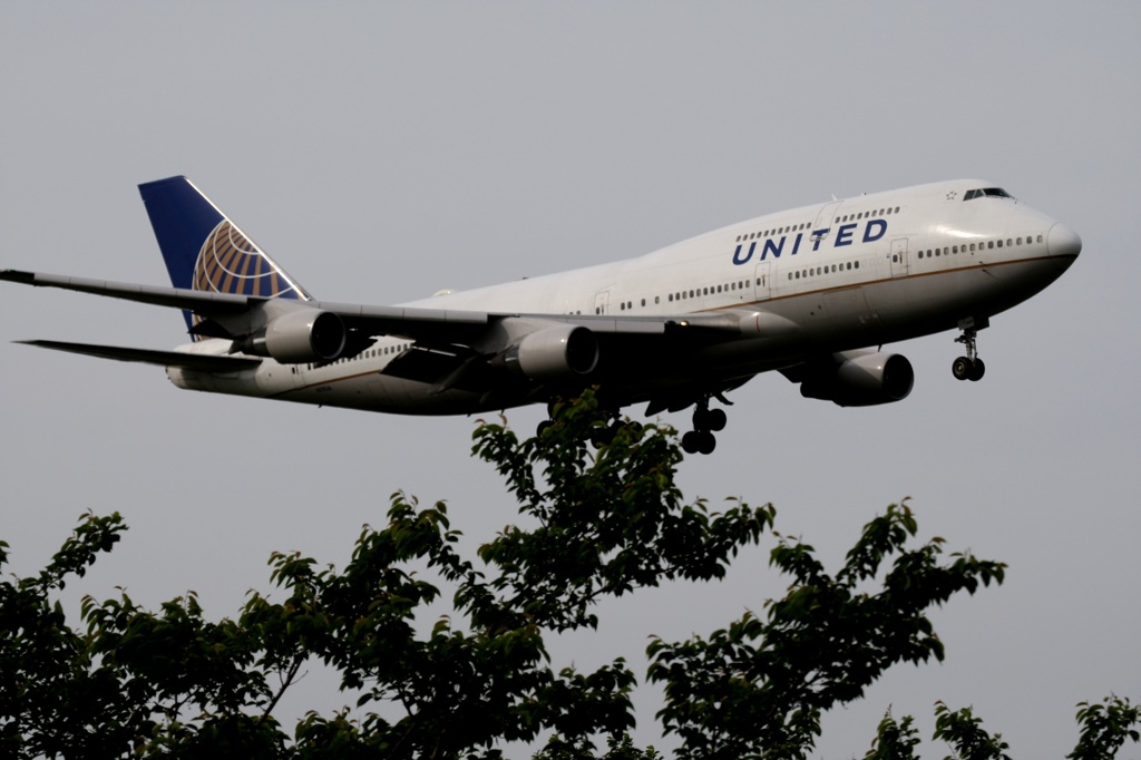 着陸　UNITED 747-400