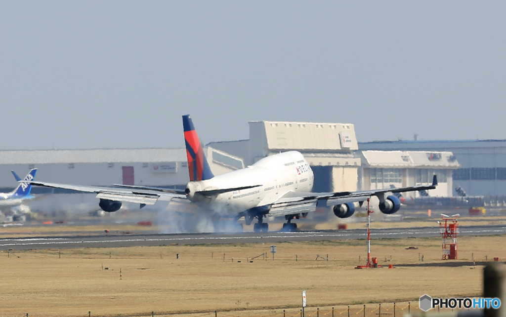 「青が大好き」 DELTA 747-400 N662US 到着