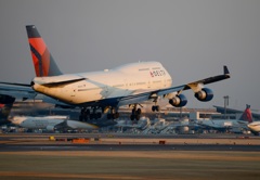 DELTA 747-400 着陸