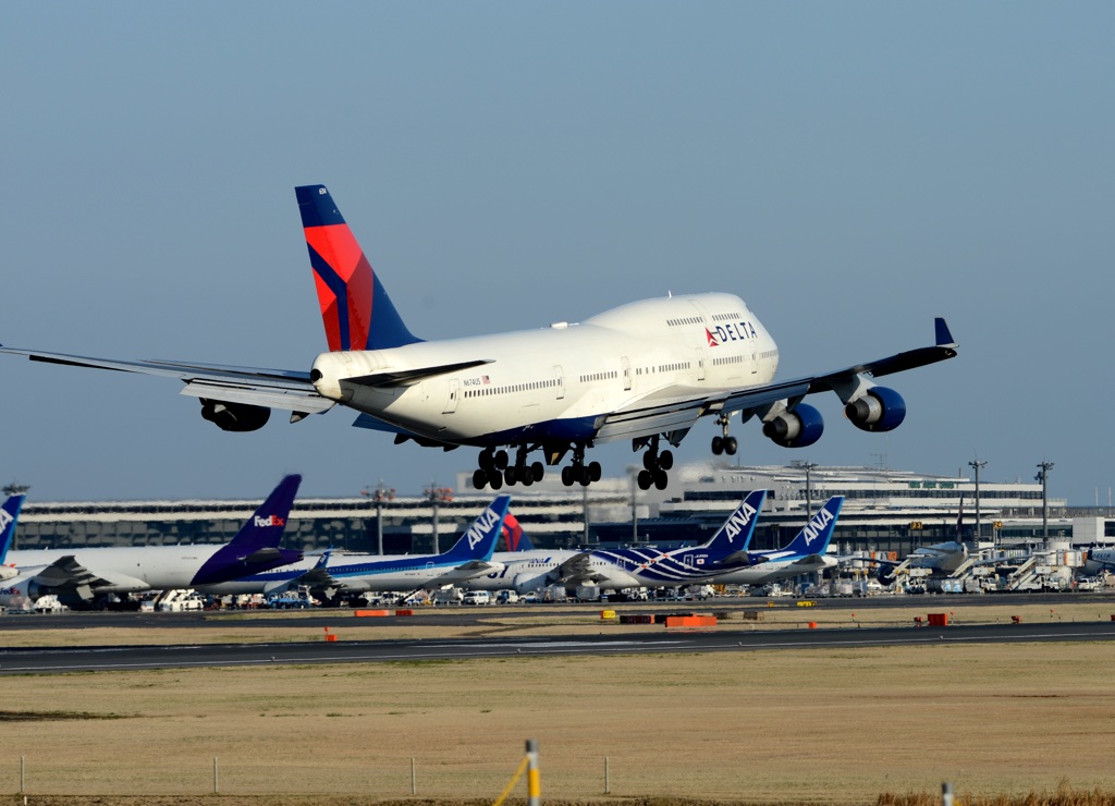 着陸  DELTA 747-400