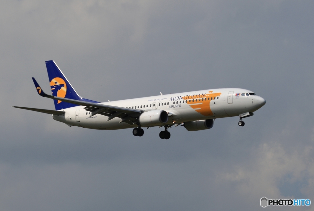 着陸　MONGOLIAN 737-800 