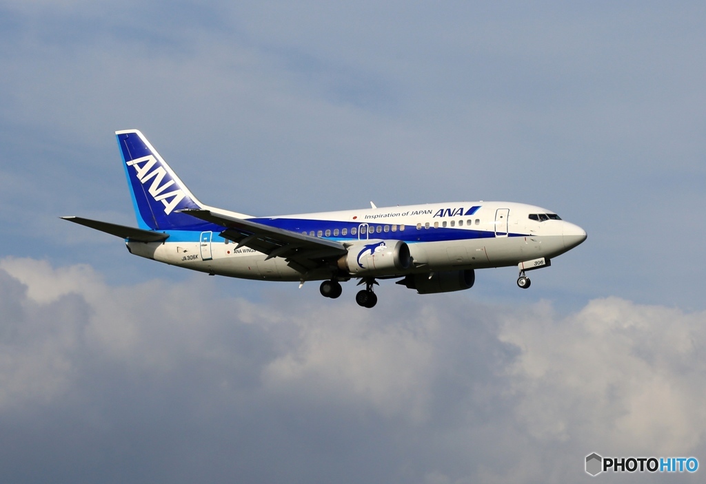 ANA 737-500 到着　