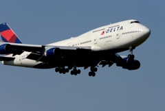 DELTA 747-400 到着　