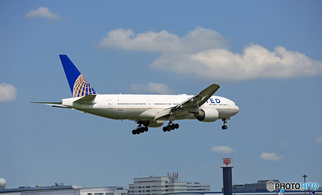 着陸 UNITED 777-222 N219UA