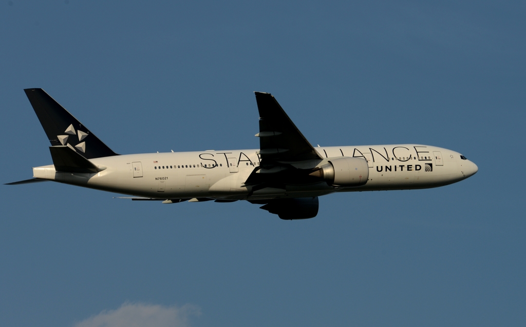 離陸（204）United STAR 777-200ER 