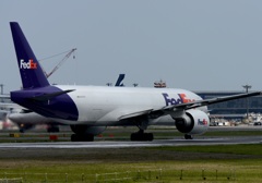 出発　FedEx 777-FS2 