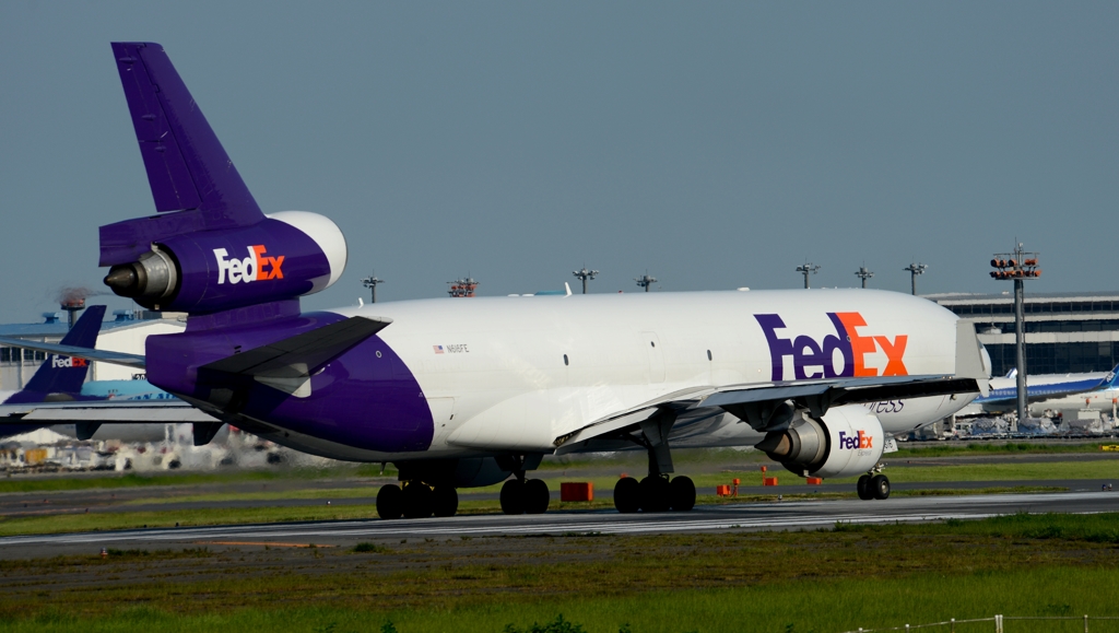 出発（211）FedEx MD-11 