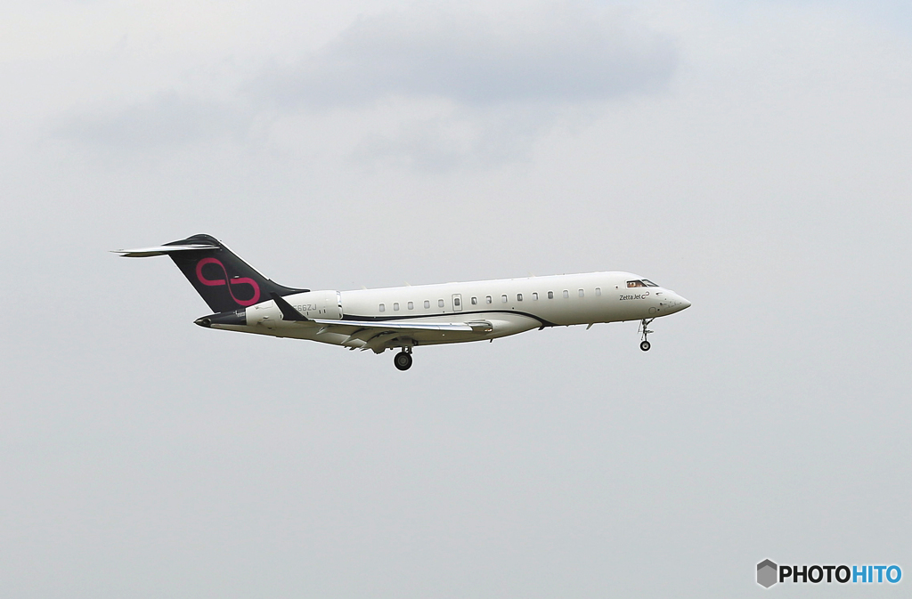 「すかい」Zetta JetボンバルBD-700 N566ZJ Landing