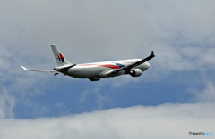 飛び立ち Malaysia A330-323 9M-MTA