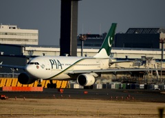 PIA A310-308 出発