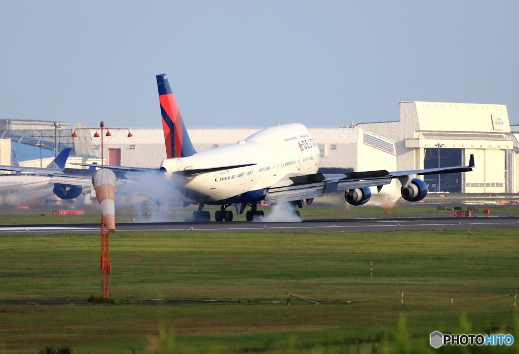 到着 Delta 747-400ジャンボ機