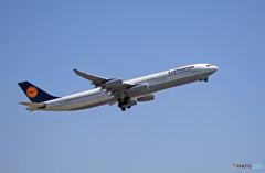 Takeoff Lufthansa A340-313 D-AIGM