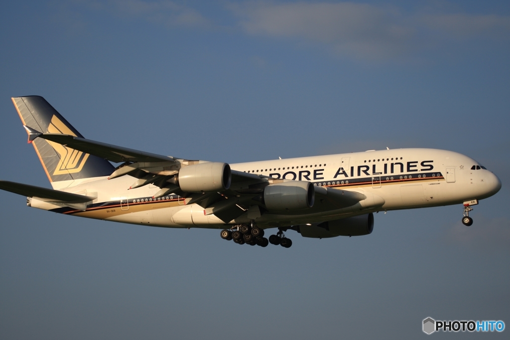Singapore A380-841 9V-SKR ✈