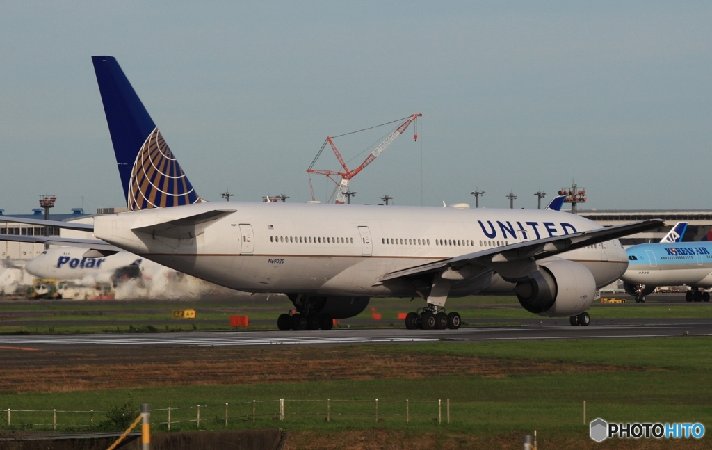 離陸  United 777-224